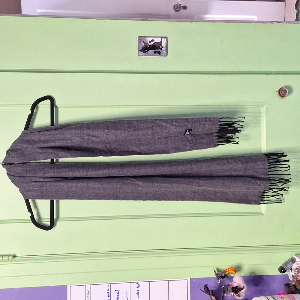 100% cashmere grey scarf fringe detail